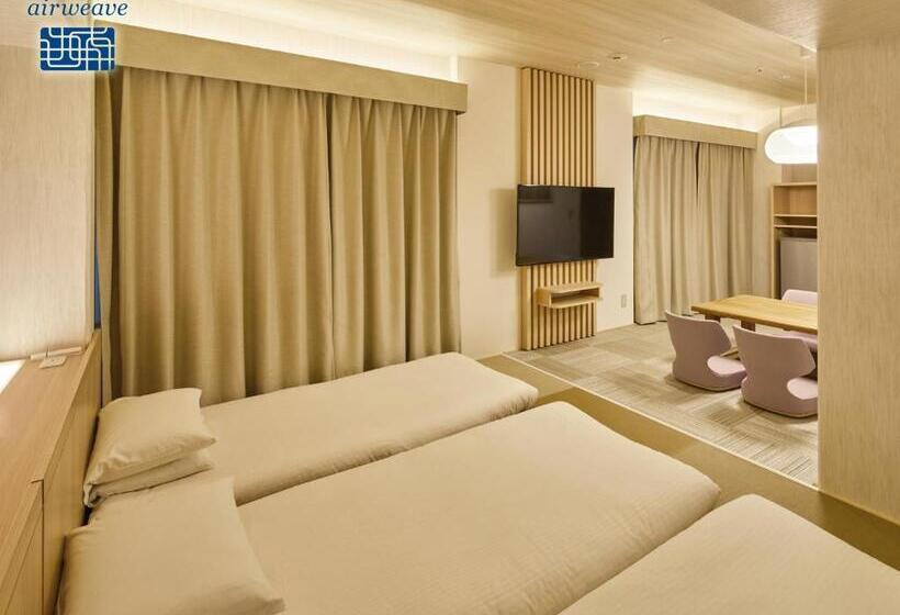 חדר משפחתי, Nikko Narita