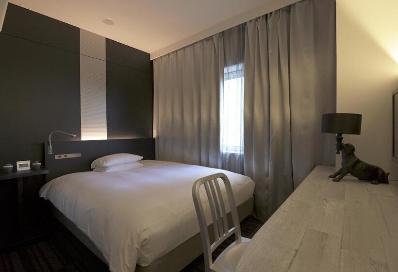 חדר סטנדרט יחיד, Nikko Narita