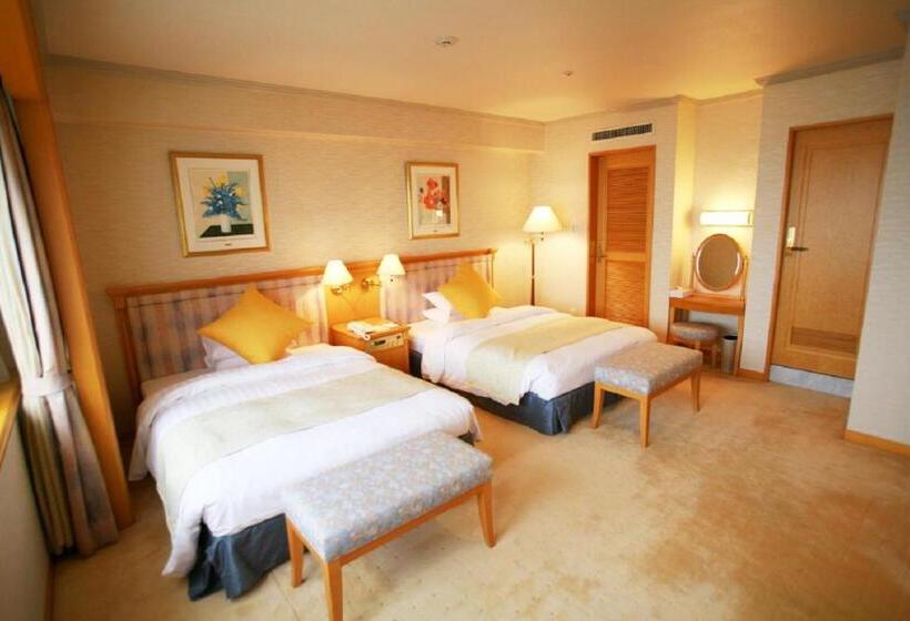 جناح, Okayama International