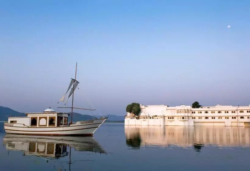 レイクビュースタンダードルーム, Taj Lake Palace Udaipur