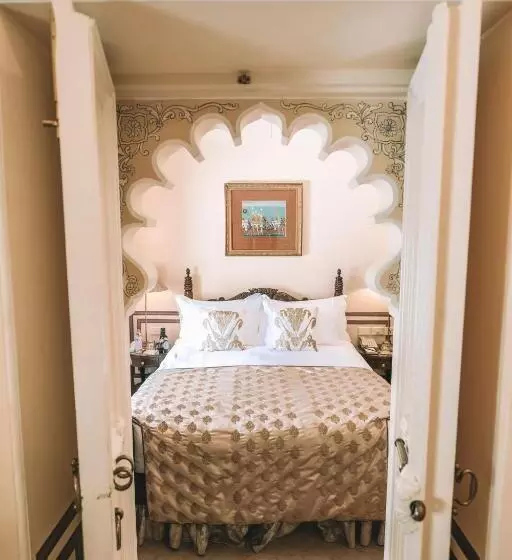 Suite with lake view, Taj Lake Palace Udaipur