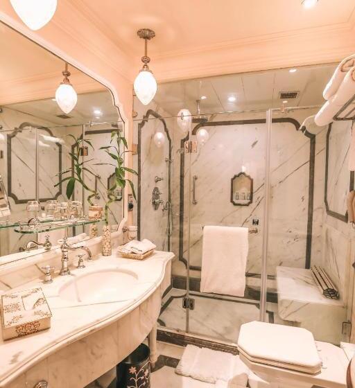 Suite with lake view, Taj Lake Palace Udaipur