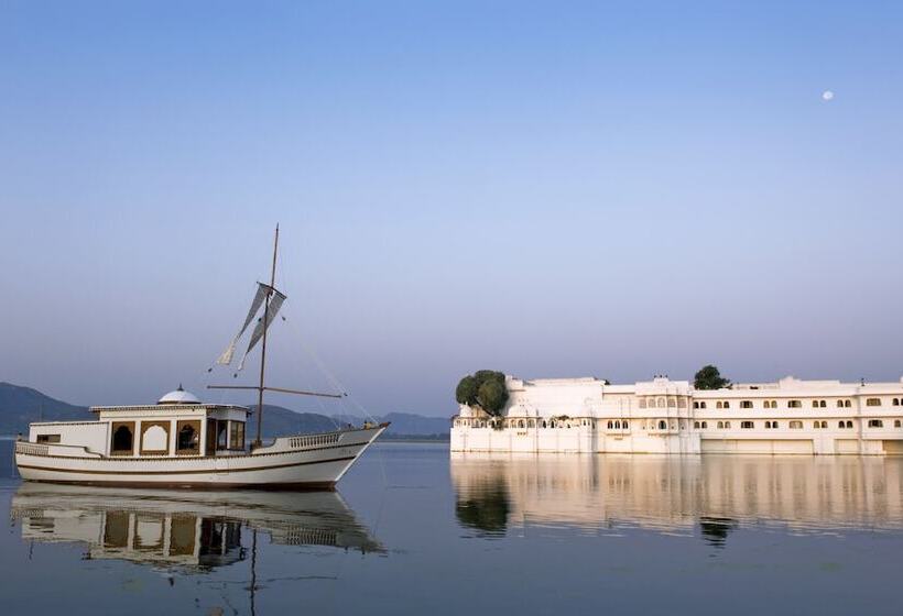 Quarto Deluxe Vista Lago, Taj Lake Palace Udaipur