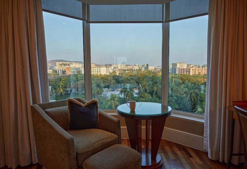 Premium Room City View, The Leela Mumbai