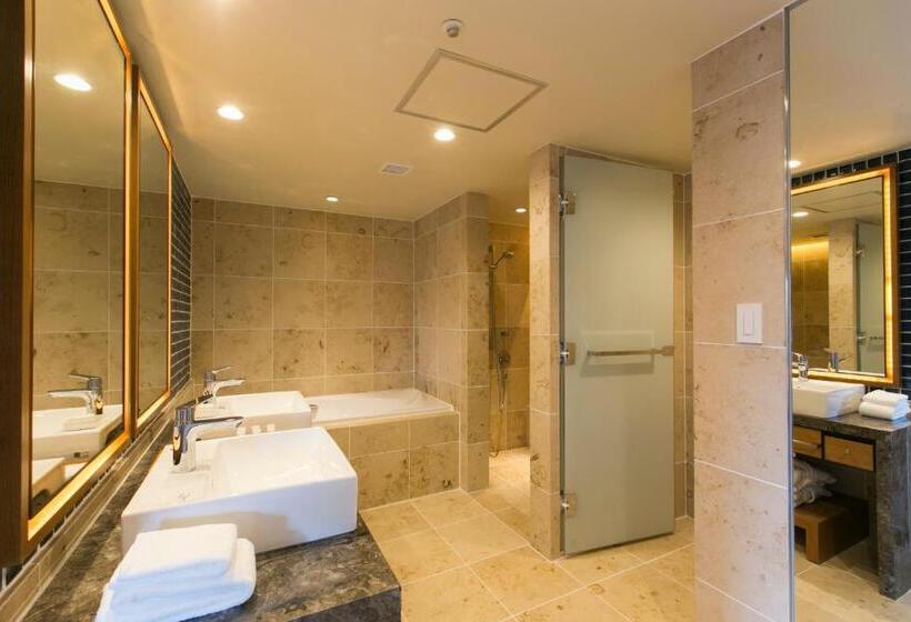 سوئیت رویال, Highland Resort Hotel & Spa