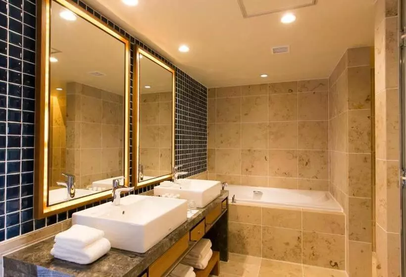ロイヤルスイート, Highland Resort Hotel & Spa