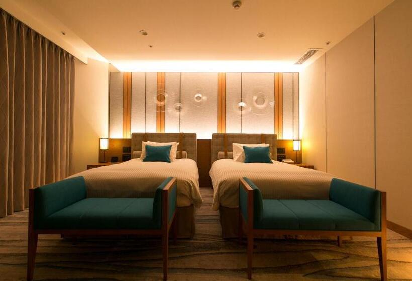 سوئیت رویال, Highland Resort Hotel & Spa