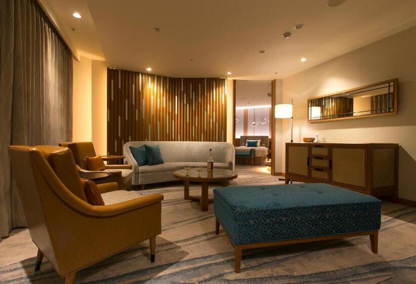 سوئیت رویال, Highland Resort Hotel & Spa