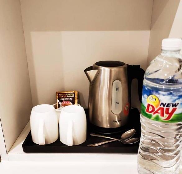 חדר סופריור, Capital