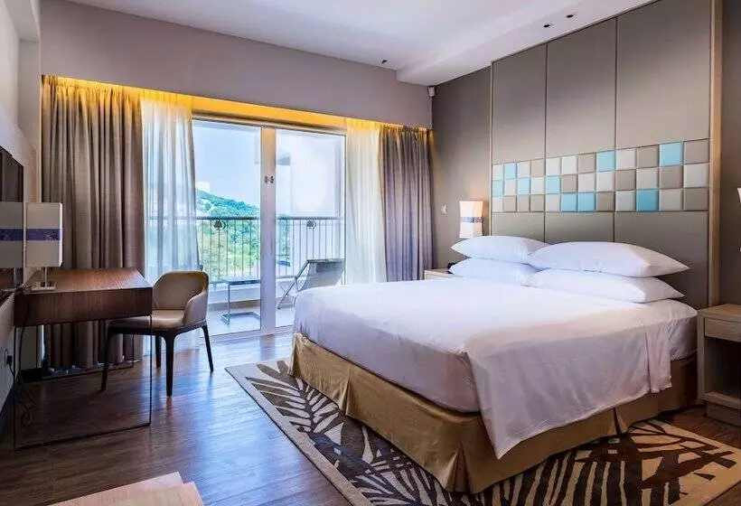 キングサイズベッドのデラックスルーム, Doubletree Resort By Hilton Hotel Penang