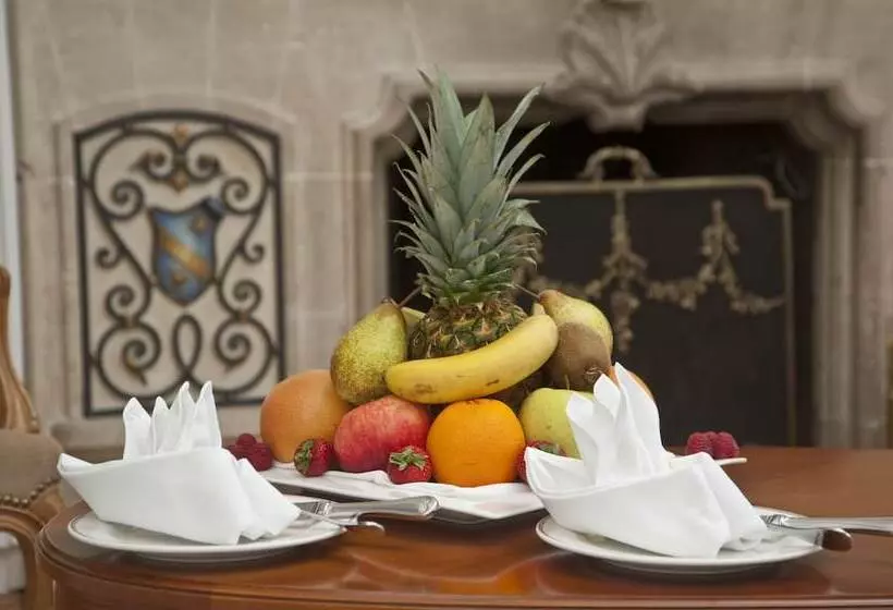 سوییت جونیور, Grand Hotel Cravat