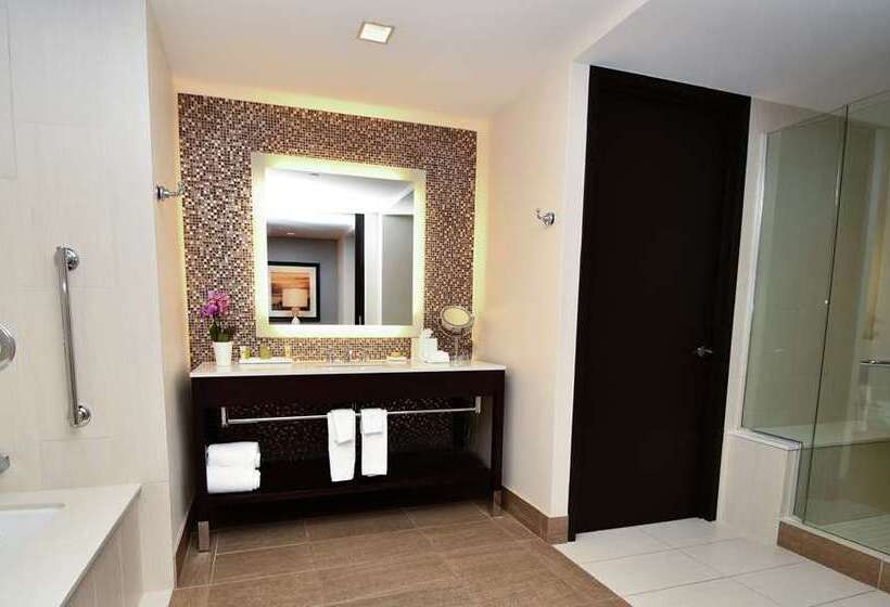 디럭스 스위트 킹 침대, Hilton Petaling Jaya