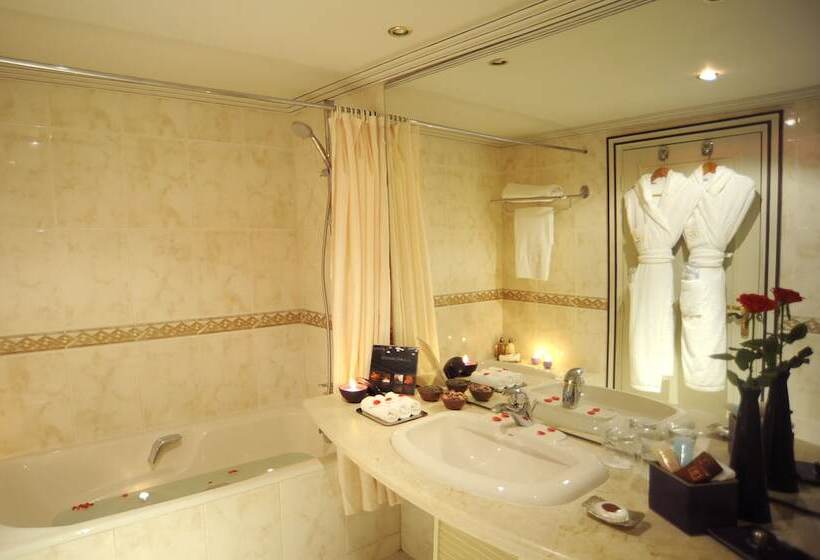 اتاق سوپریور با چشم‌انداز باغ, La Tour Hassan Palace