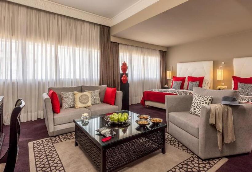 سوییت جونیور, La Tour Hassan Palace