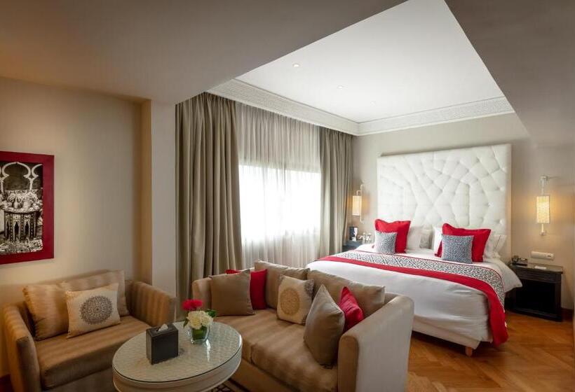 سوییت جونیور, La Tour Hassan Palace