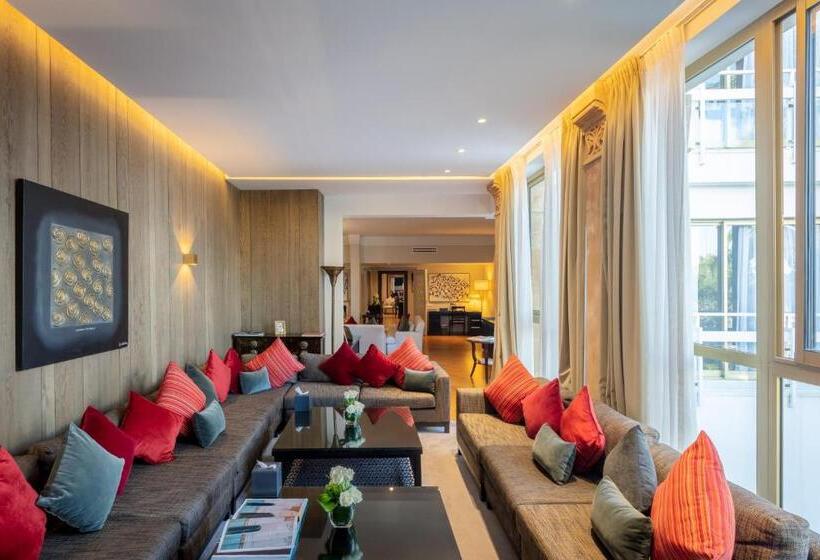 سوئیت رویال, La Tour Hassan Palace