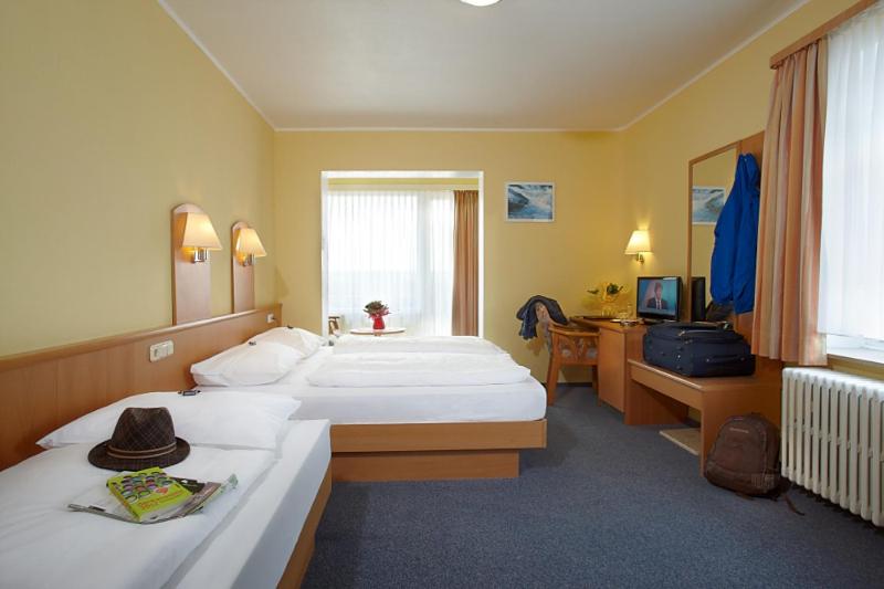 اتاق استاندارد سه تخته با بالکن, Perekop