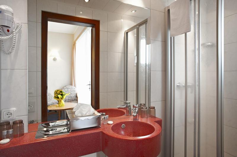 اتاق استاندارد چهارنفره با بالکن, Perekop