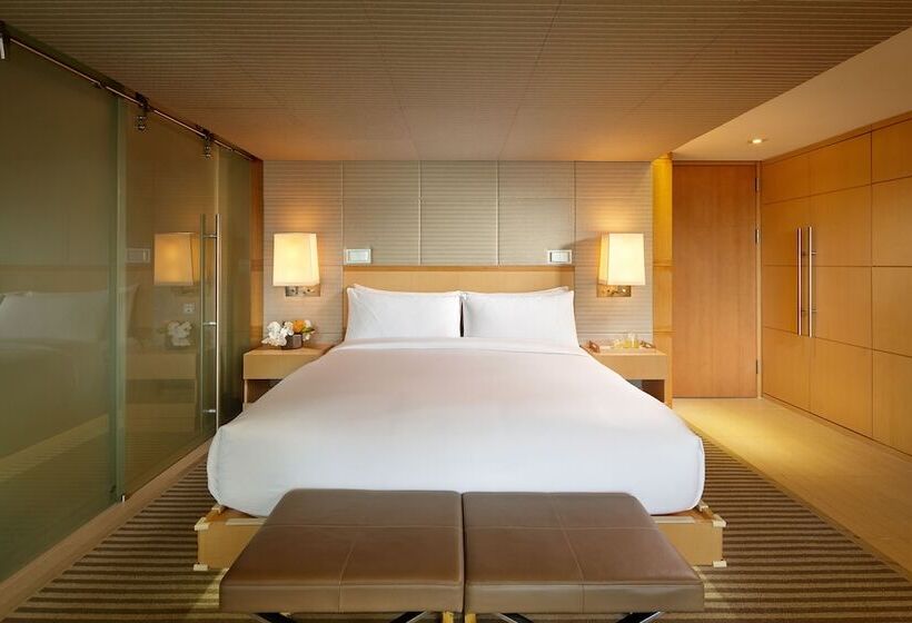 Полулюкс Клуб, Lotte Hotel Seoul
