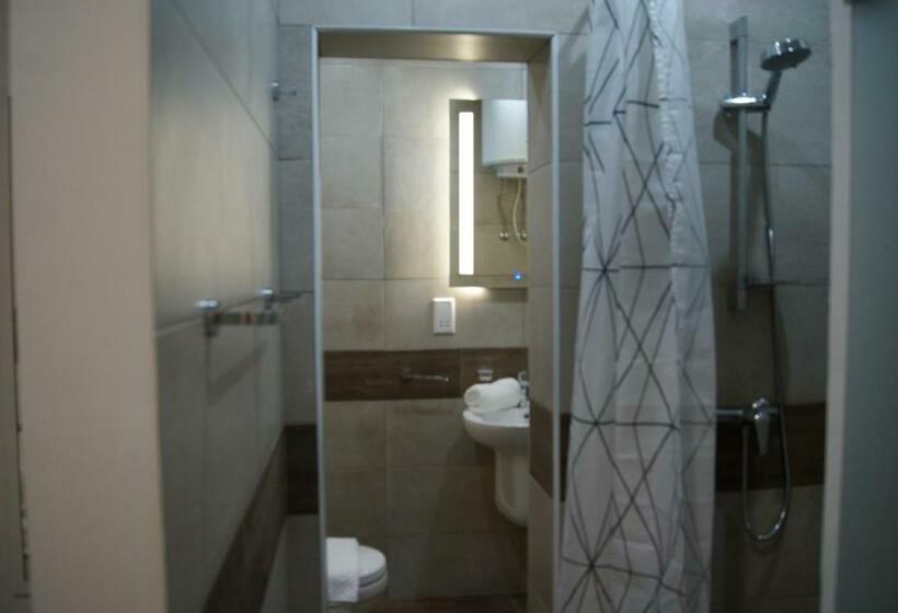 اتاق استاندارد سه نفره, Buccaneers Boutique Guest House