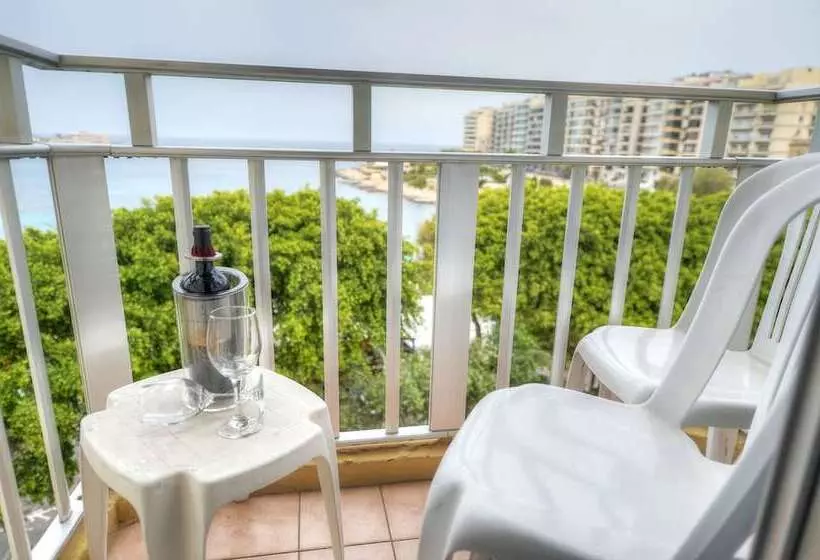 Camera Tripla Standard Vista Mare, Carlton