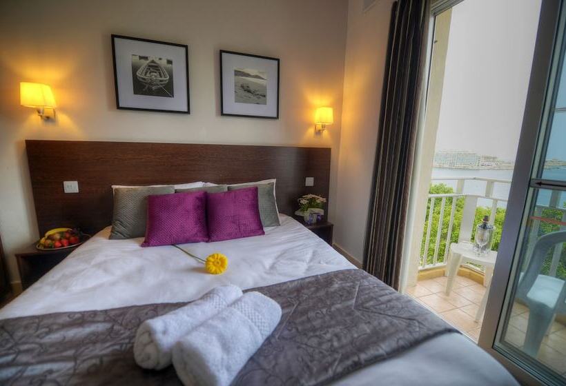 اتاق اساندارد با چشم‌انداز جانبی به دریا, Carlton