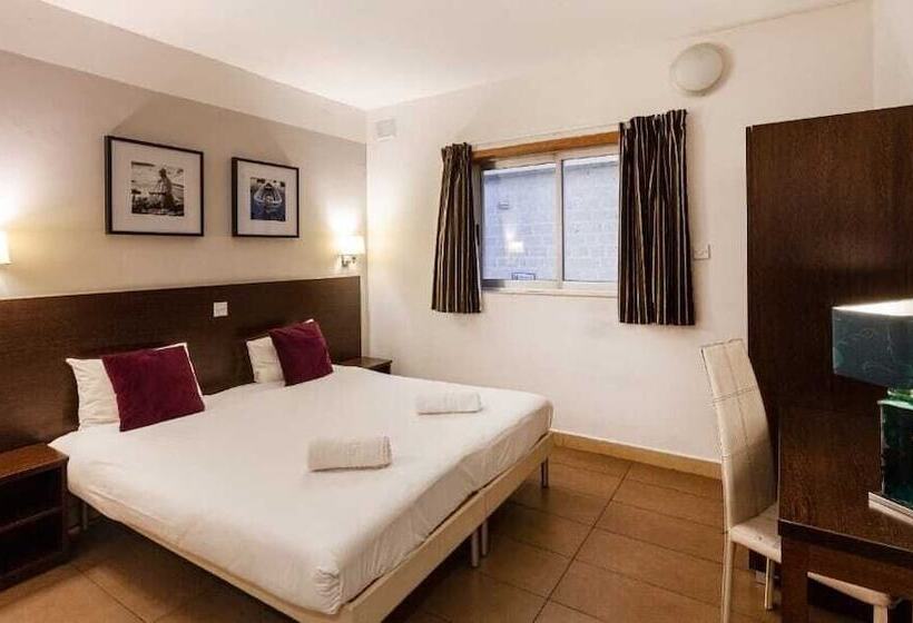 اتاق اکونومی, Carlton