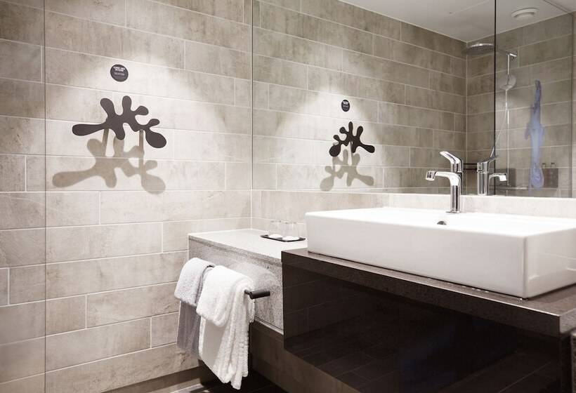 اتاق استاندارد با چشم‌انداز شهر, Clarion Hotel The Hub