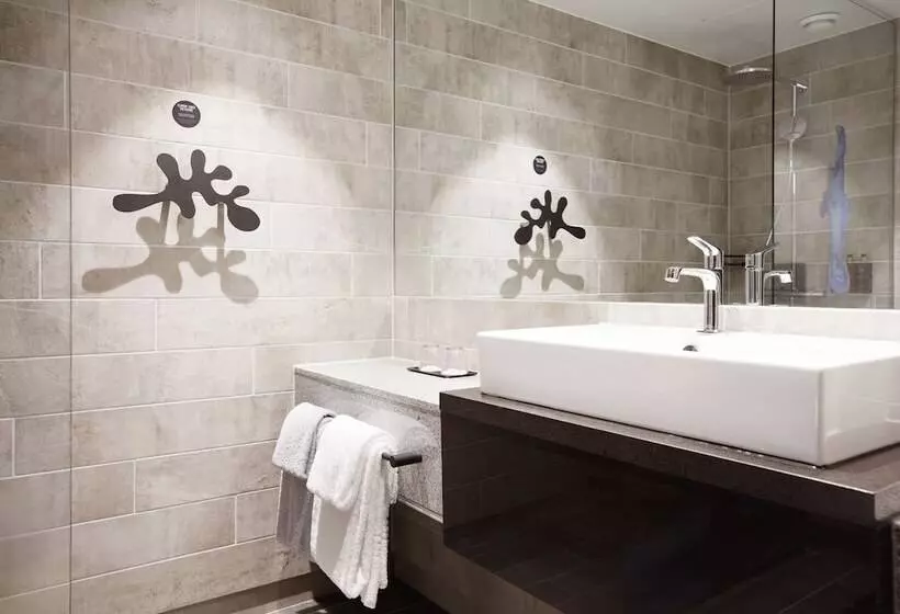 اتاق استاندارد با چشم‌انداز شهر, Clarion Hotel The Hub