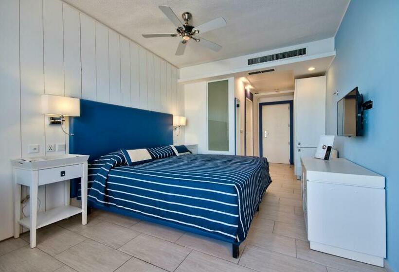 اتاق استاندارد با چشم‌انداز دریا, Db Seabank Resort + Spa All Inclusive