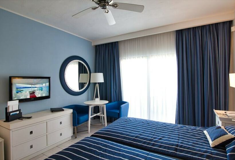 اتاق استاندارد با چشم‌انداز دریا, Db Seabank Resort + Spa All Inclusive