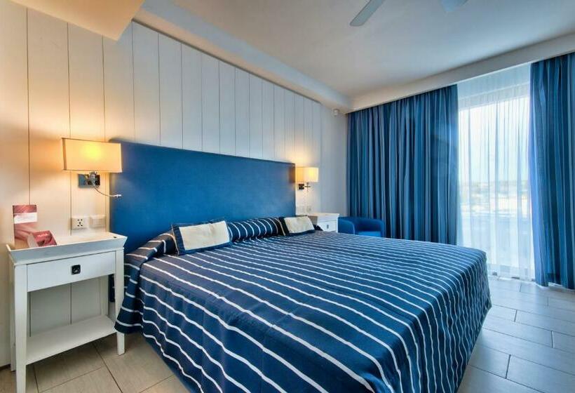 اتاق استاندارد با چشم‌انداز استخر, Db Seabank Resort + Spa All Inclusive