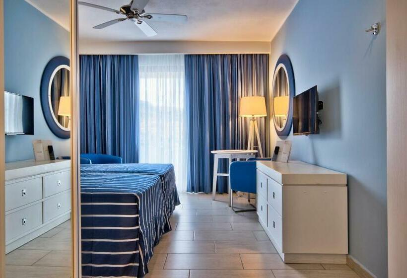 اتاق استاندارد با چشم‌انداز استخر, Db Seabank Resort + Spa All Inclusive