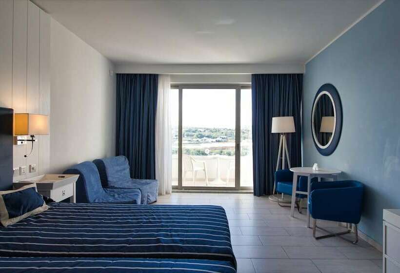 اتاق استاندارد با چشم‌انداز استخر, Db Seabank Resort + Spa All Inclusive