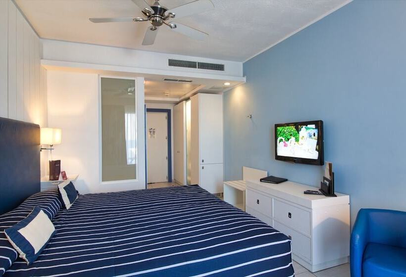 اتاق استاندارد با چشم‌انداز دریا, Db Seabank Resort + Spa All Inclusive