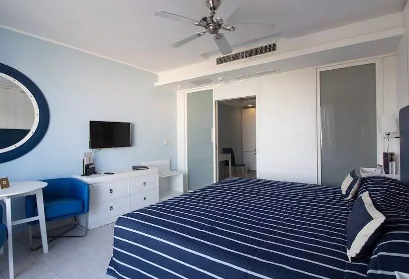 اتاق استاندارد با تراس و چشمانداز دریا, Db Seabank Resort + Spa All Inclusive