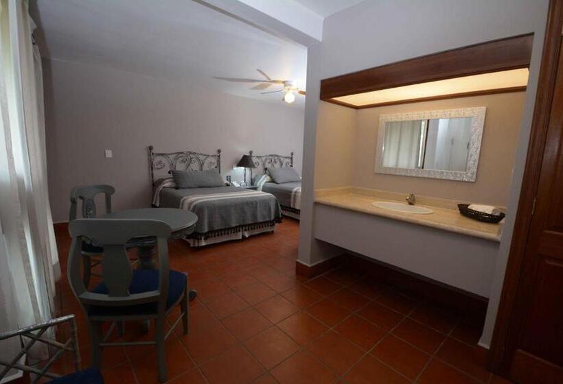 סוויטת ג'וניור, Hacienda