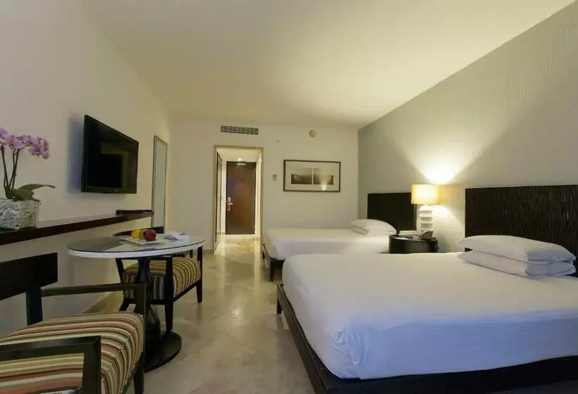 اتاق اساندارد با چشم‌انداز جانبی به دریا, Krystal Grand® Cancún - All Inclusive