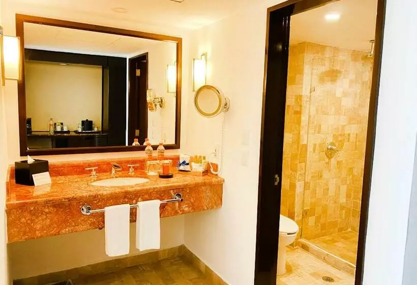 اتاق اساندارد با چشم‌انداز جانبی به دریا, Krystal Grand® Cancún - All Inclusive