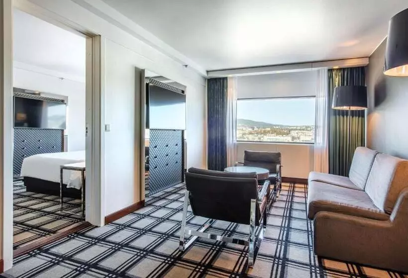 سوییت جونیور, Radisson Blu Scandinavia Hotel, Oslo