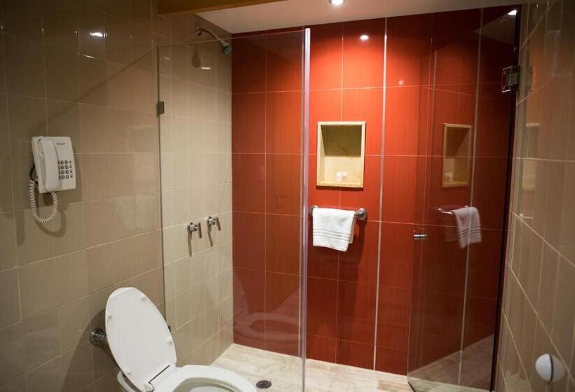 سوییت جونیور, Sevilla Palace