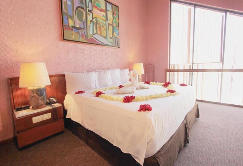 سوئیت با تخت بزرگ, Sevilla Palace