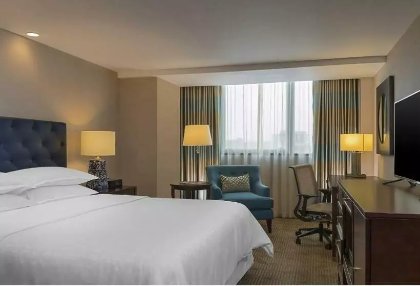 Club Room King Bed, Sheraton Mexico City Maria Isabel