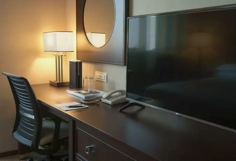 Club Room King Bed, Sheraton Mexico City Maria Isabel