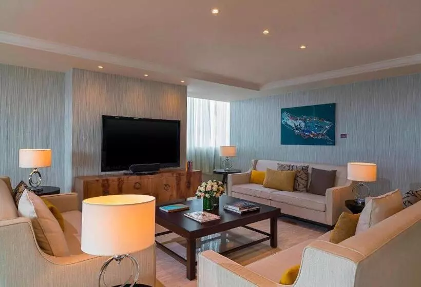 Club Room King Bed, Sheraton Mexico City Maria Isabel