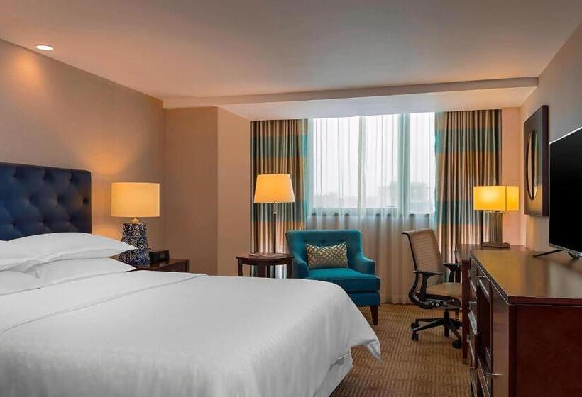 Club Room King Bed, Sheraton Mexico City Maria Isabel