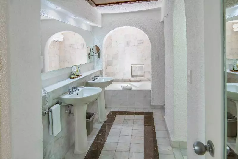 سوییت با چشم‌انداز دریا, Tesoro Manzanillo All Inclusive