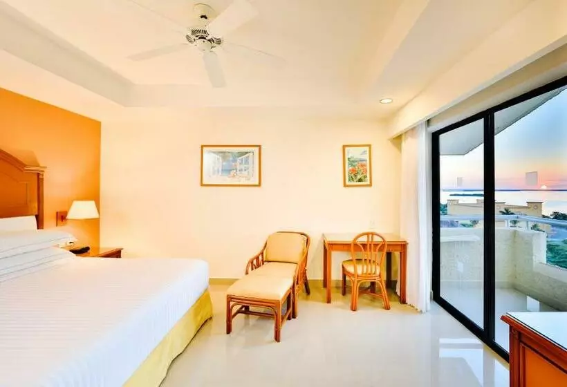 اتاق پرمیوم با چشم‌انداز دریا, Occidental Tucancún - All Inclusive