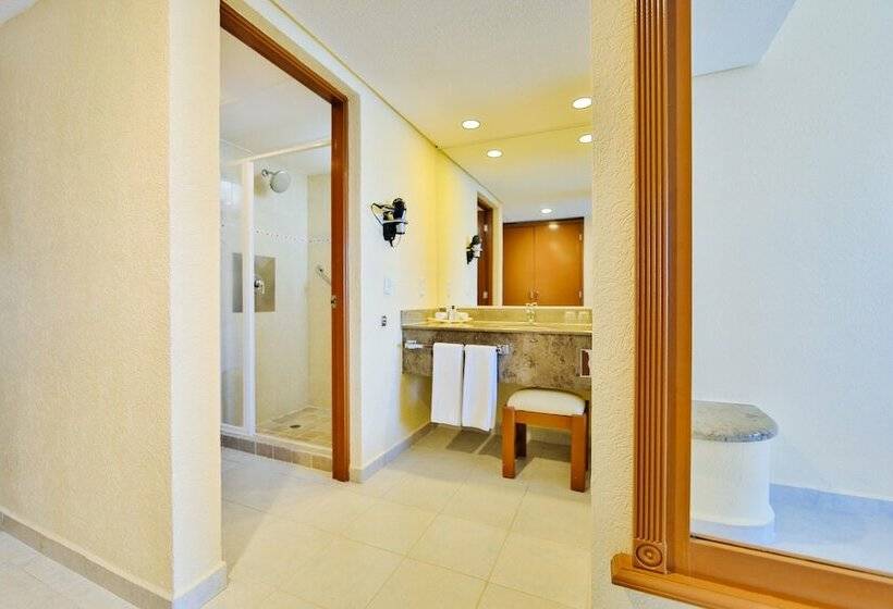 غرفة بريميوم مطلّة علي البحر, Occidental Tucancun  All Inclusive