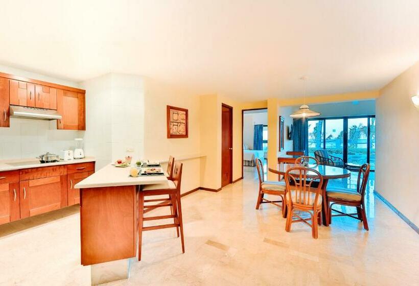 غرفة عائلية مطلّة علي البحر, Occidental Tucancun  All Inclusive